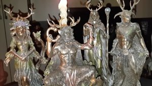 ДУБ САЖАТЬ, СМЕРТЕЛЬНО ОПАСНО. ВЕДЬМИНА ИЗБА. ИНГА ХОСРОЕВА.