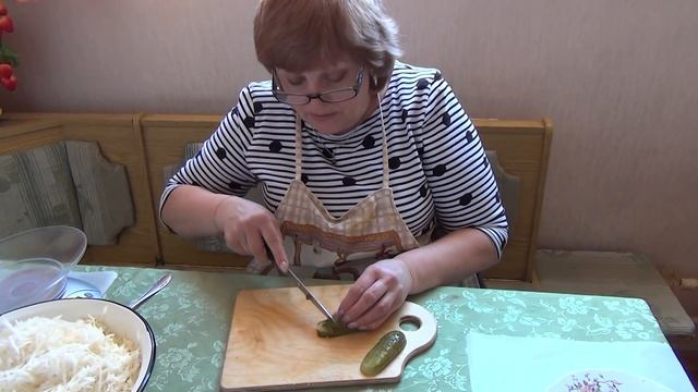 Английский салат - отличное блюдо с курицей. Делается просто и быстро. смотреть онлайн