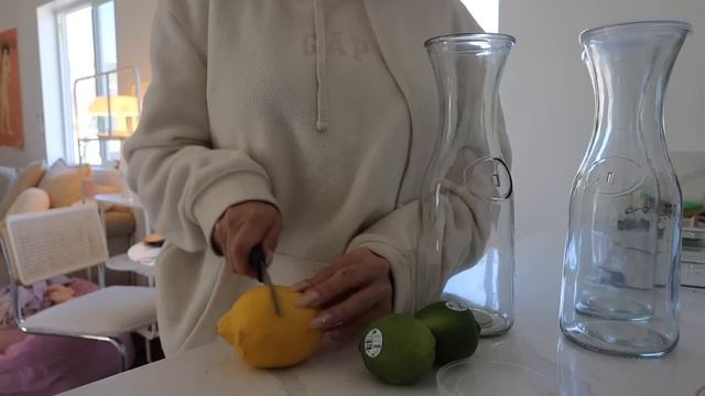 AESTHETIC KITCHEN ORGANIZATION! 🌱 grocery shop, decorate, clean, + organize w me! *healthy girl era смотреть онлайн