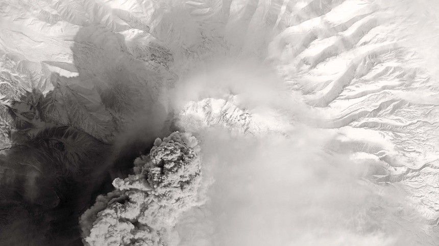 Пока еще «коптит» небо: как живет Камчатка после мощного пеплопада