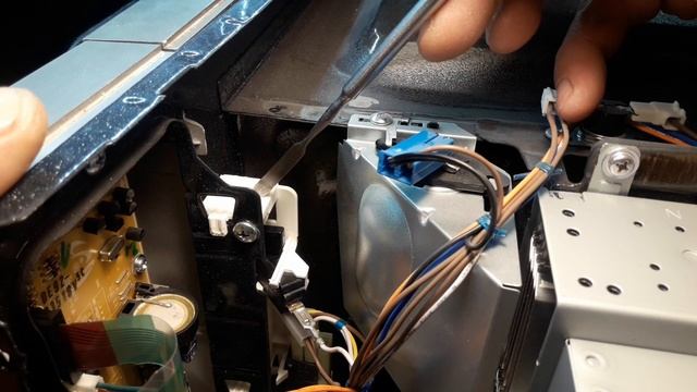 Микроволновка Samsung. Не включается! смотреть онлайн