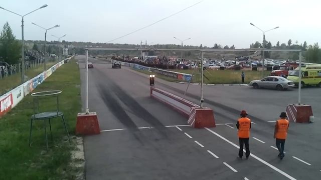 Nissan GT-R vs Jeep Grand Cherokee SRT8, 4ый этап Кубка Белого колодца смотреть онлайн