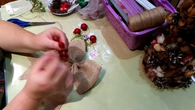 Бант своими руками к Новому году из мешковины. DIY Christmas craft
