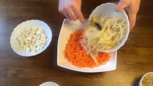 Быстрый салат из моркови.Покоряет простотой и вкусом.