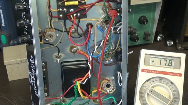 How to repair fix Vintage Fender Vibroverb tube guitar amp noise + sockets D-Lab смотреть онлайн