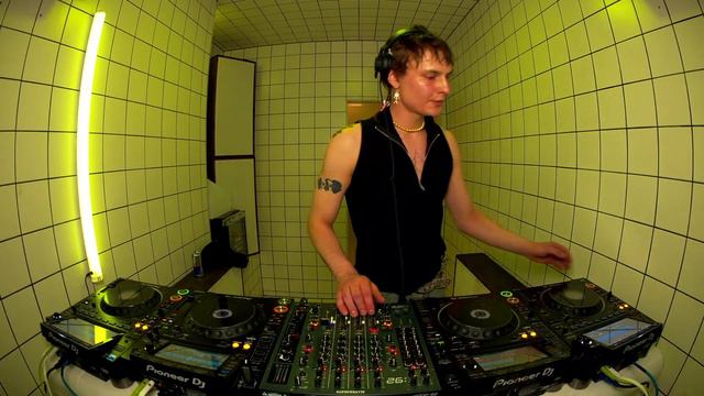 Little Vanya | HÖR - March 23 / 2024 смотреть онлайн