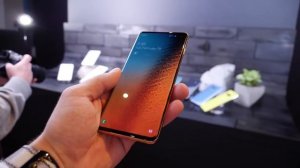 ?iPhone XS или Samsung Galaxy S10. Что лучше? Айфон или Самсунг?
