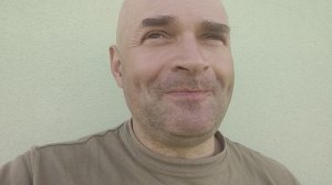 смартфон за лентой