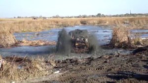 Покатушки в грязи, багги рулит.