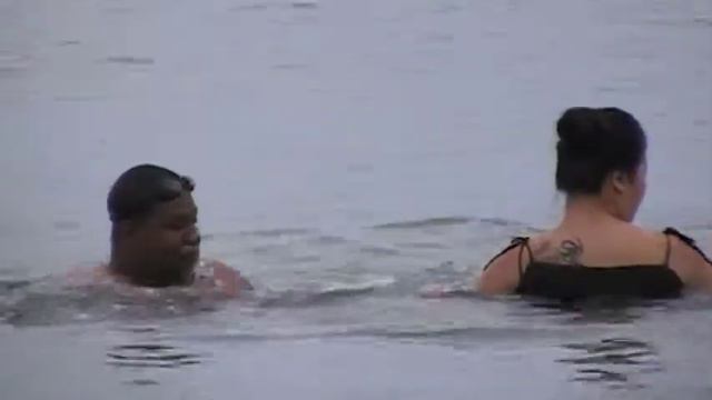 Bush giving momma swimming lessons смотреть онлайн