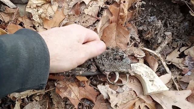 GUNS Found in the Forest Metal Detecting! We just Busted a "CAP"! смотреть онлайн