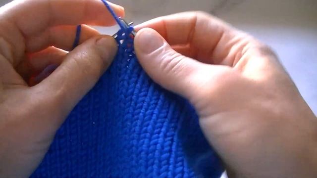 Вяжем стильную шапочку на любой сезон. ВЯЗАНАЯ ШАПКА-ТЫКОВКА смотреть онлайн