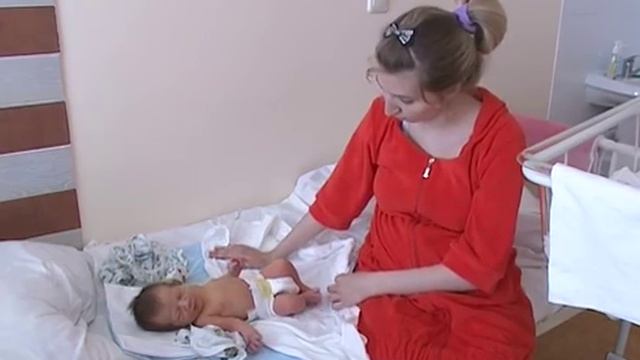 Первые минуты жизни малыша. Период релаксации, общения с ребенком, расписание дня. смотреть онлайн