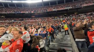 Аргентинский футбол — это безумие! Я попал в VIP-зону стадиона River Plate // Мы свалили. Ep 53