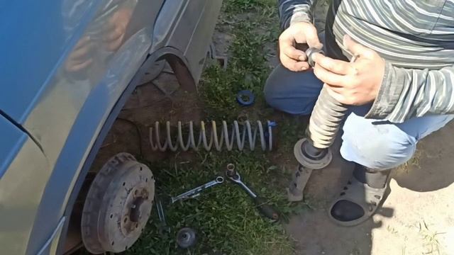 Замена задних амортизаторов KYB Gas A Just Made in Japan - Ford Fiesta (Mk V), 1