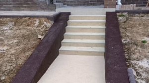 Пример благоустройства территории жилого дома с использованием резиновой крошки и связующего