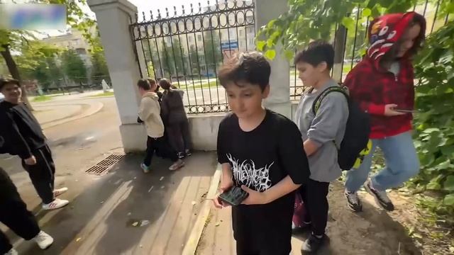 ПРИЕХАЛ в РОДНОЙ ГОРОД к РОДИТЕЛЯМ / Кореш и Данила Горилла смотреть онлайн