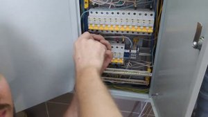 Устанавливаем розетки и другие мелочи. Котельная 2.0