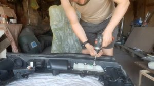 Снятие и перетяжка дверных карт(обшивок) Ман ТГЛ.