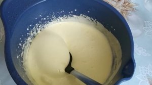 Бисквитная шарлотка с яблоками в духовке и мультиварке.