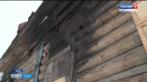 разрушается деревянный дом