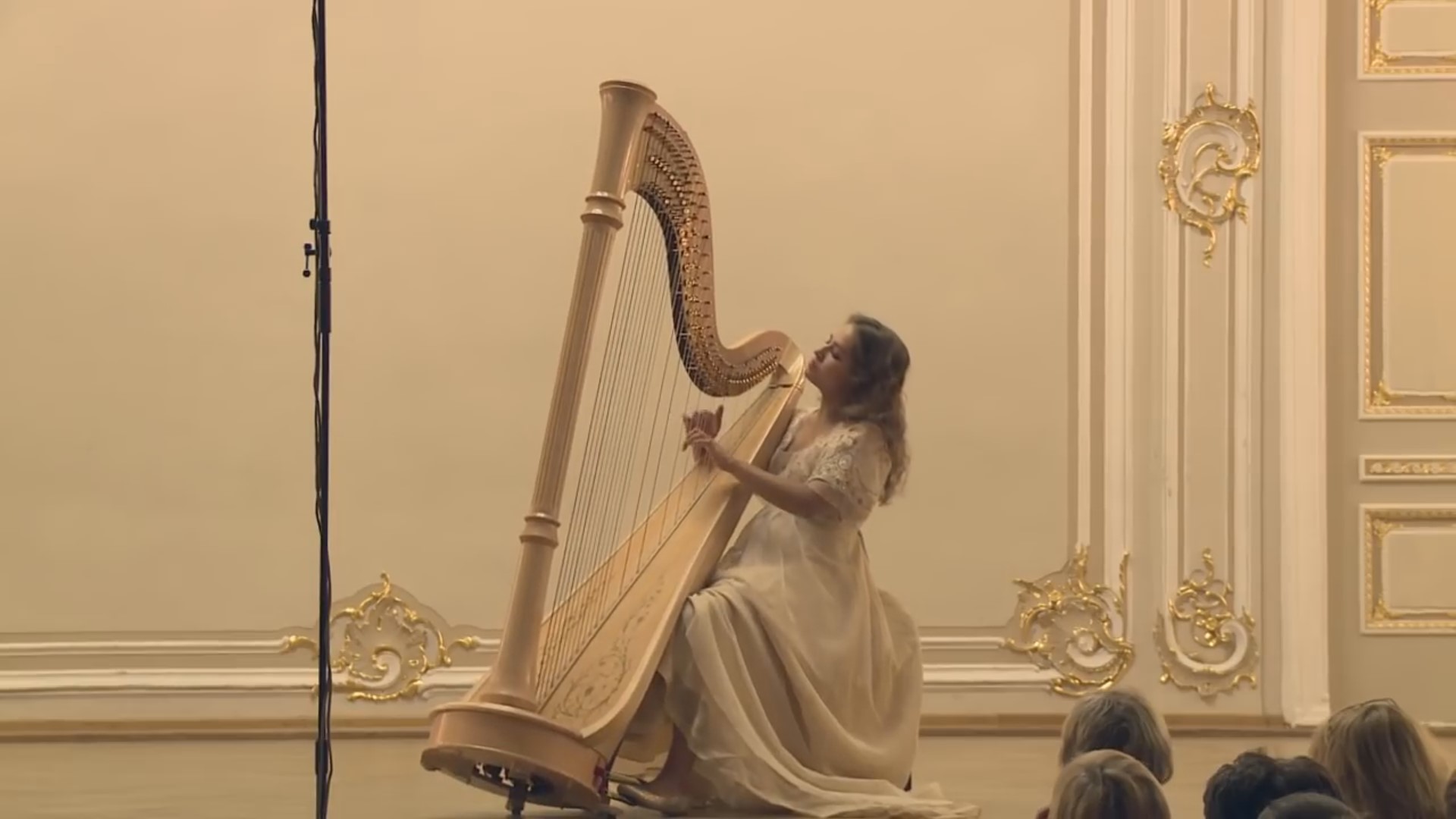 И.С. Бах - Токката и фуга ре минор, BWV 565. София Кипрская - Арфа