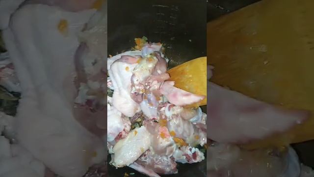 Как готовить в мультиварке Polaris. Тушёная картошка с курицей и грибами.