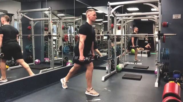 Выпады с гантелями смотреть онлайн