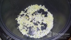 Картофельный суп с луком и морковью в мультиварке