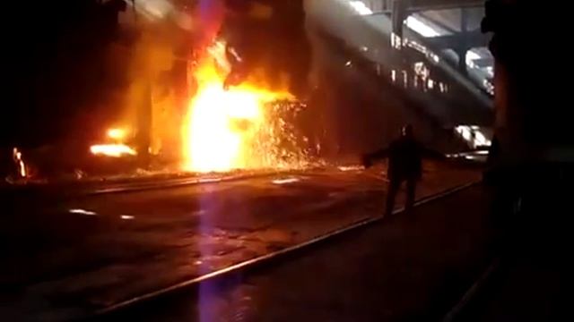 Заливка чугуна черная металлургия смотреть онлайн