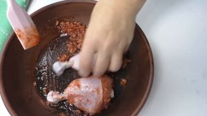 Обрезаем ножки вокруг кости и получаем вкуснейшие бомбочки в глазури / Любимые рецепты из курицы