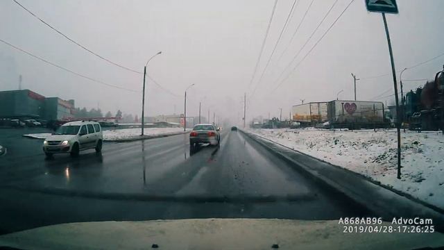 Автотрип по Екатеринбургу, в Пасху, 28 апреля 2019 года. Снегопад.