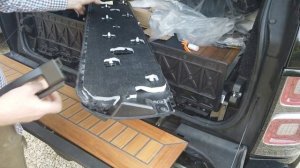 How to remove Range Rover l405 lower tailgate carpet panel
