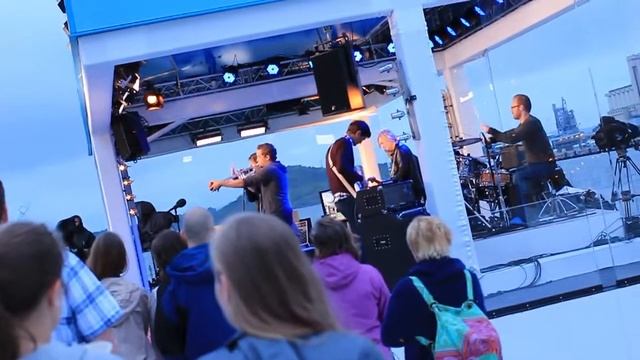 Canon 650D/T4i sample clip; LidoLido - Nightplane @ NRK sommeråpent 30.06.2012 [HD] смотреть онлайн