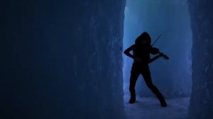 девушка очень красиво играет на скрипке Dab Step Violini