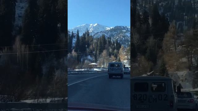 Алматы. Дорога вверх на Медео. Февраль 2022. Kazakhstan. Almaty. The roads. February