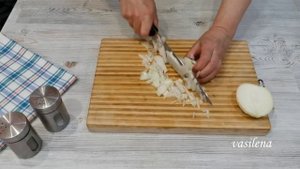 МИНТАЙ ТУШЕНЫЙ НА СКОВОРОДЕ.Вы влюбитесь в этот рецепт.Нежная рыба с наваристым бульоном.