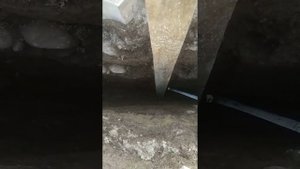 траншея глубина 100см. шириной 5см. для холодной воды.