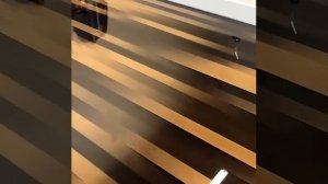 Стол из дерева и эпоксидной смолы.