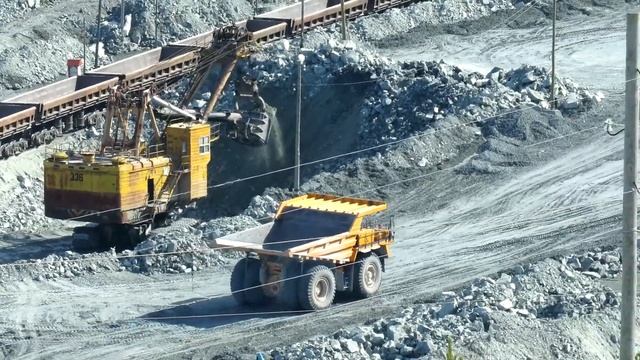 Работа в карьере БЕЛАЗ + экскаватор ЭКГ-8И