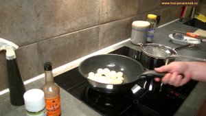 Как жарить пельмени на сковороде.