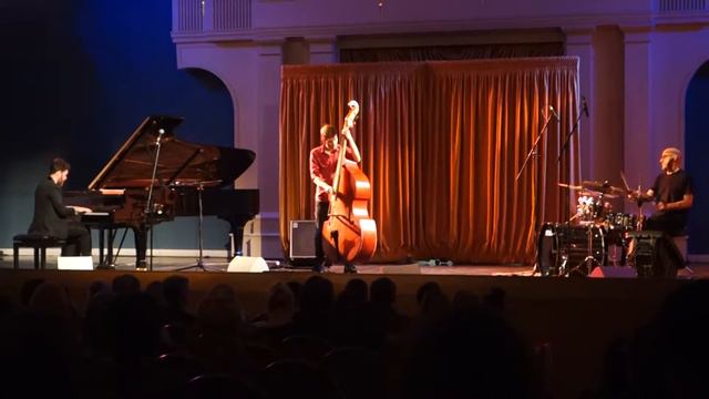 Andrea Manzoni Trio - Mad Word | Tver Philharmonic Hall! (Russia) 03/o2/16 смотреть онлайн