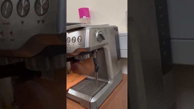 BORK c801. Приготовление Флэт Уайт. Домашняя кофемашина в деле. смотреть онлайн