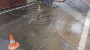 Очистка наливных бетонных полов с помощью FODIS PREMIUM