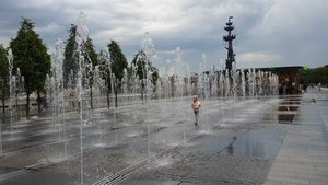 ИДЁМ КУПАТЬСЯ В ФОНТАНЕ МУЗЕОНА