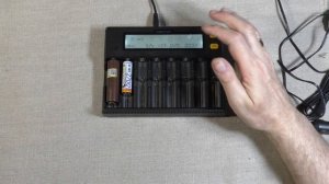 Зарядное устройство Miboxer C8.