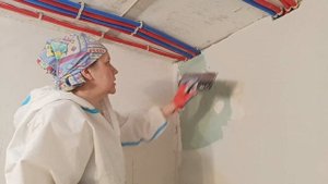 Как новичку шпатлевать стены