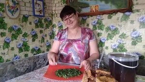 Молодая полынь с мёдом, не ленись, а лечись.