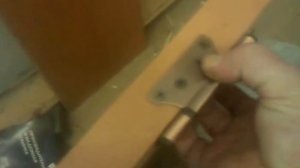 Установка двери в сантехническую кабину (1)