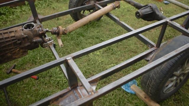 [Гусеничный вездеход из композитов | Своими руками | Часть 1] смотреть онлайн